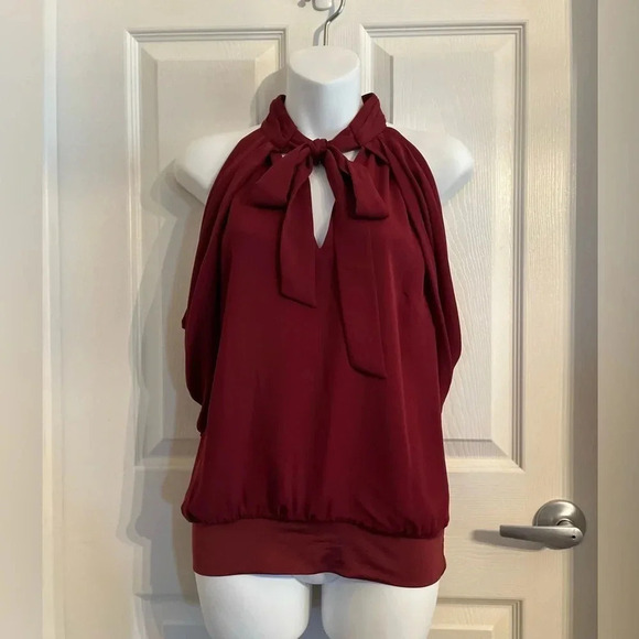 Bebe Burgundy Mock Neck Keyhole Halter‎ Top Small - Picture 7 of 10